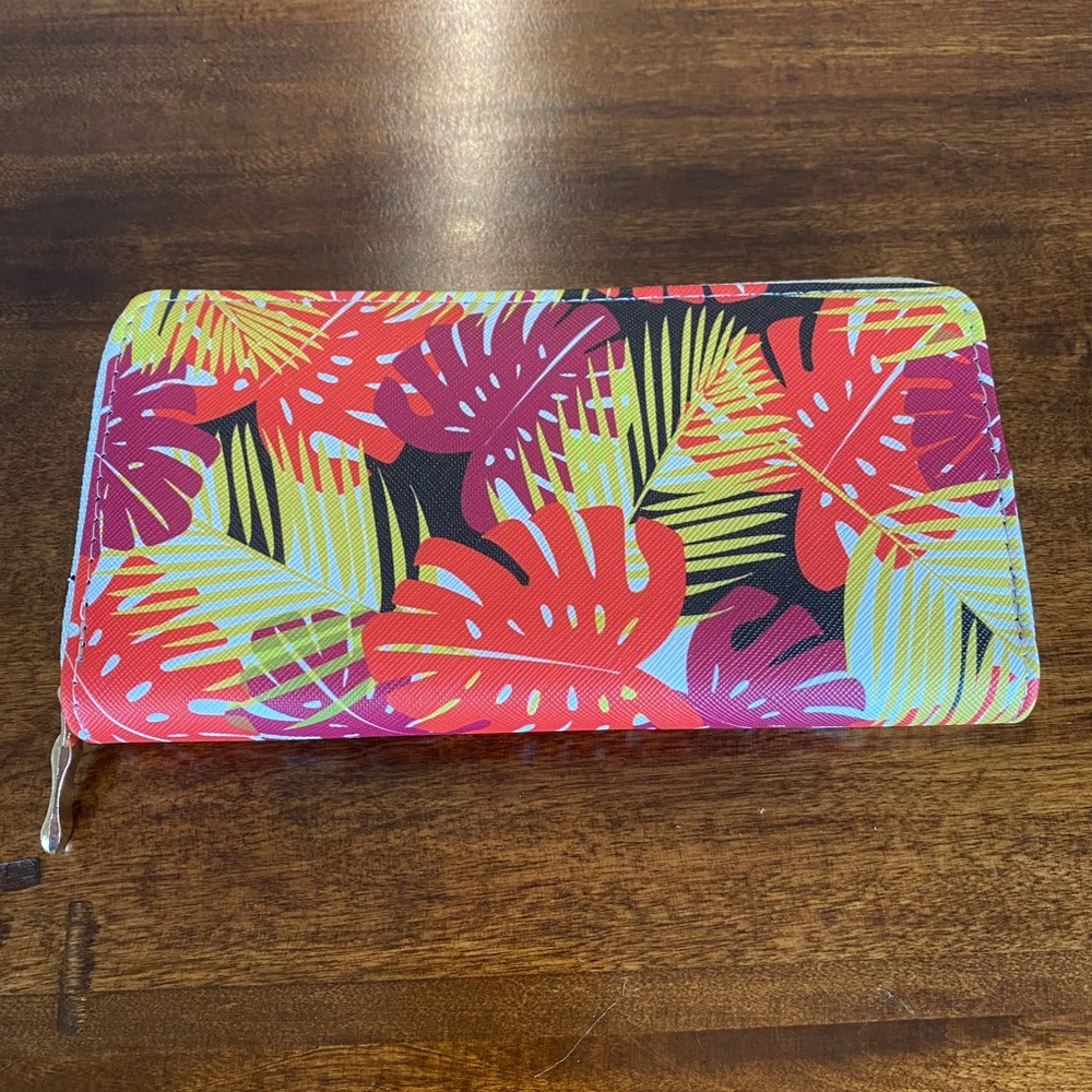 Beachy Wallet (BRAND NEW!)